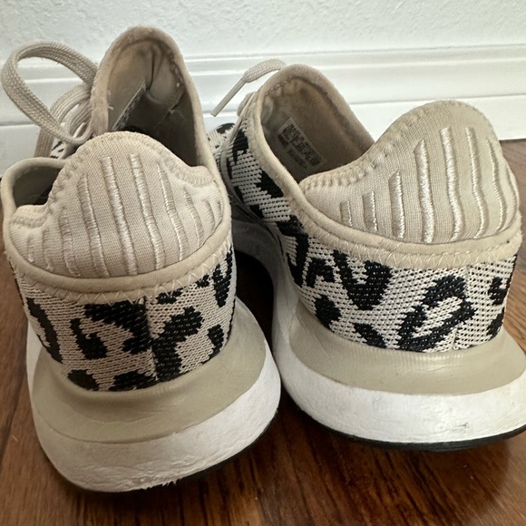 Women’s Adidas Swift Run Cream and Black Leopard Print Sneakers Size 8.5 - Picture 11 of 16